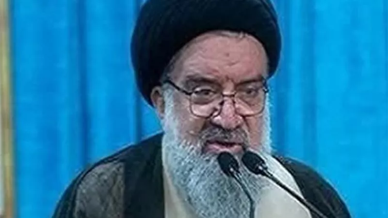خطيب جمعة طهران: جروسي صـ.هيوني.. وترامب وغباؤه لا يعرفان الشعب الإيـ.راني