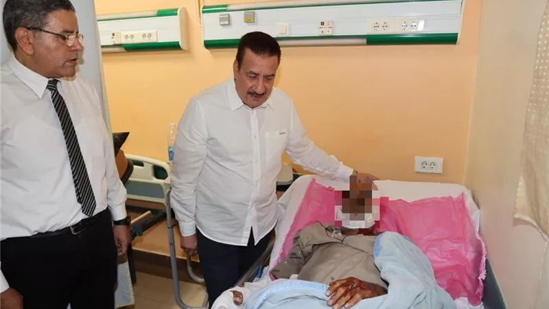 محافظ المنوفية يتفقد مستشفى الباجور العام للاطمئنان على مصابي حادث الإقليمي| صور