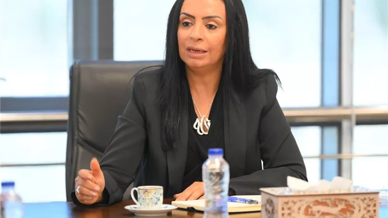 وزيرة التضامن تنقذ فتاة مشردة تعاني من إصابات خطيرة ببولاق الدكرور.. ما القصة؟ 