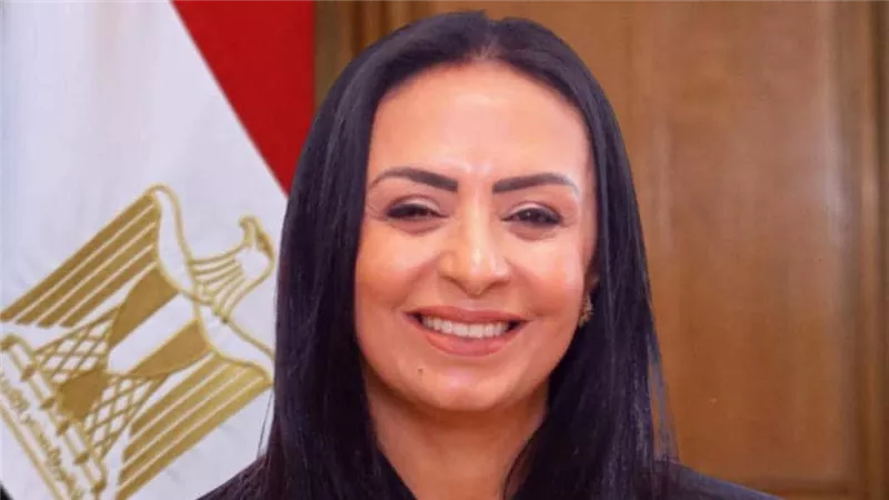 وزيرة التضامن الاجتماعى تدلي بصوتها في انتخابات الشيوخ في لجنة بالجيزة 