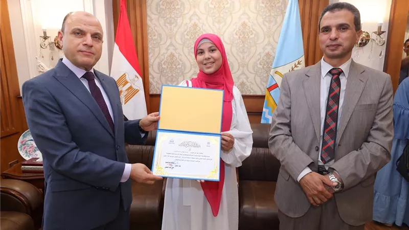 محافظ كفر الشيخ يكرم الطلاب الأوائل في المسابقات التعليمية لعام 2025 (صور)