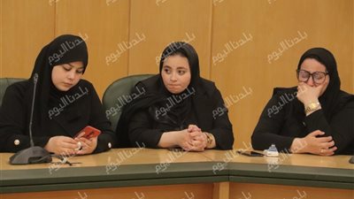 بكاء أسرة الكاتب الصحفي الراحل محمد الدسوقي خلال تأبينه بنقابة الصحفيين