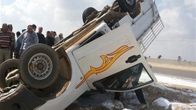 إصابة 13شخصًا في  انقلاب سيارة ربع نقل في الطريق الصحرواي بالبحيرة