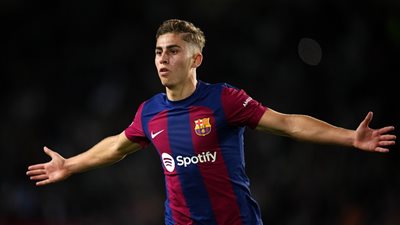 هانز فليك يتمسك ببقاء فيرمين لوبيز في برشلونة ويرفض رحيله هذا الصيف