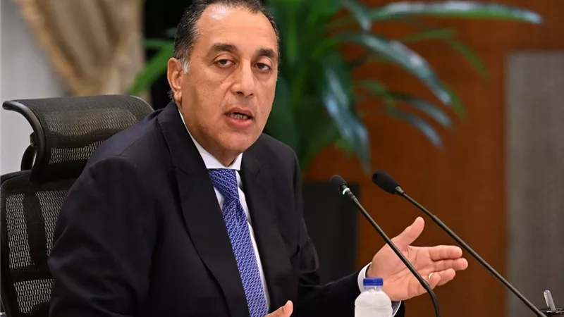 لدعم الزراعة.. مدبولي يتفقد محطة تحلية مياه البحر بالعلمين