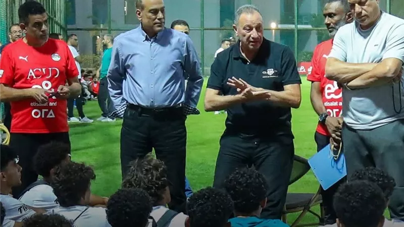 قبل المشاركة في نهائيات كأس العالم.. الخطيب يدعم المنتخب الوطني تحت 17 سنة