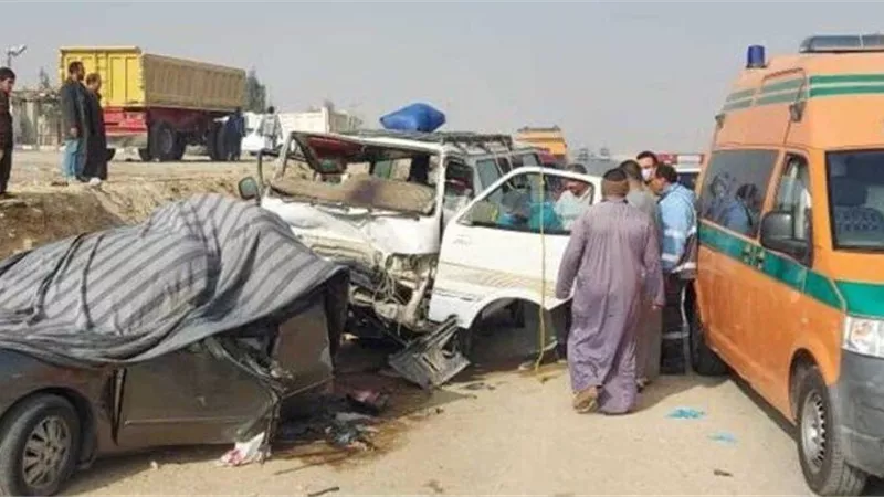 إصابة 5 أشخاص إثر تصادم بين أتوبيس وميكروباص على طريق البحيرة