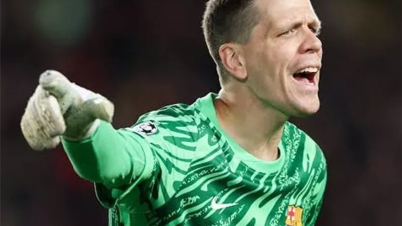 رسميا.. برشلونة يجدد عقد الحارس البولندي تشيزني حتى 2027