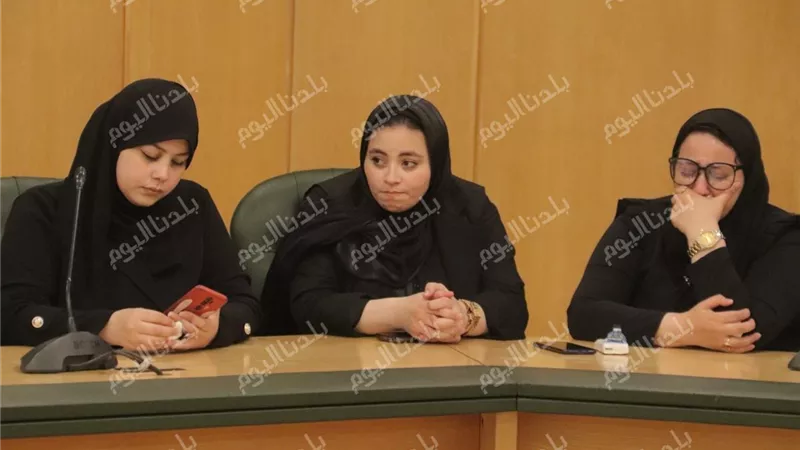 بكاء أسرة الكاتب الصحفي الراحل محمد الدسوقي خلال تأبينه بنقابة الصحفيين