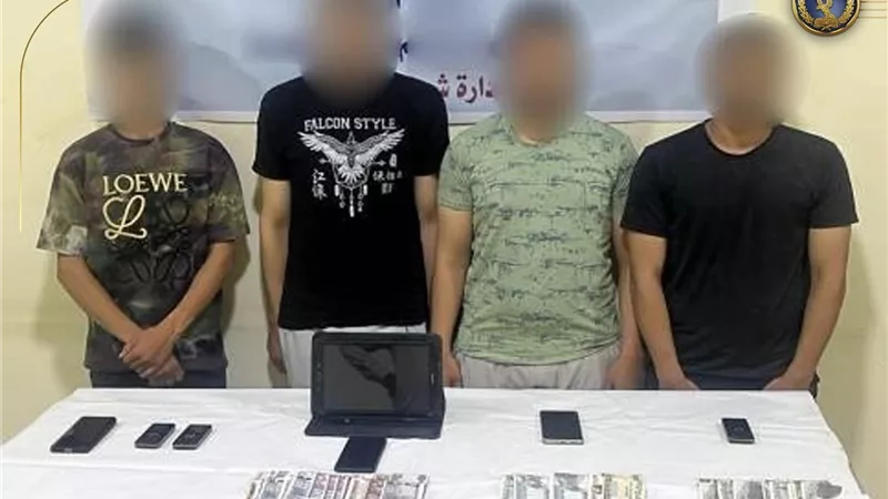 سقوط عصابة في المنيا انتحلت صفة موظفي بنوك لسرقة بيانات بطاقات المواطنين