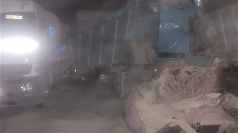 مصرع شخصين وإصابة آخرين في تصادم 3 سيارات نقل بقنا