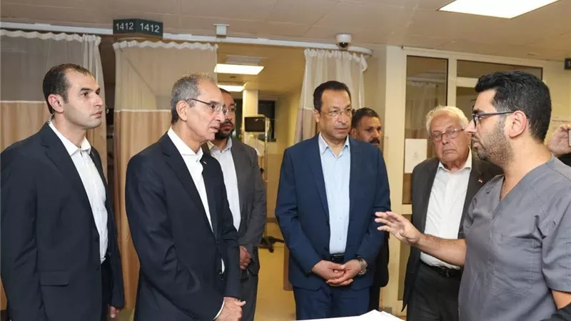 وزير الاتصالات يقطع زيارته للخارج بسبب حريق سنترال رمسيس