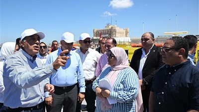 خلال جولته في الإسكندرية.. رئيس الوزراء يتفقد مشروعات حماية الشواطئ والحواجز البحرية