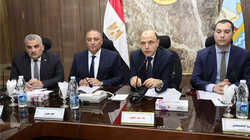  محافظ كفر الشيخ يعقد اجتماعًا مع مسئولي جهاز تنمية البحيرات لمناقشة تطوير بحيرة البرلس