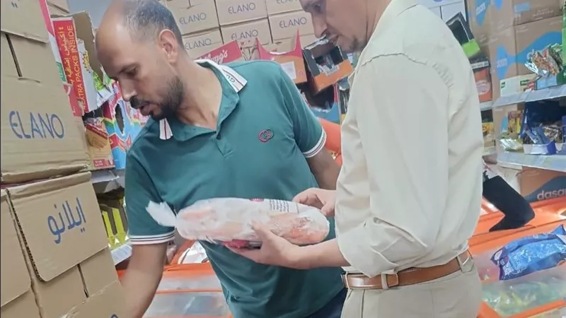 ضبط 252 كجم لحوم ودواجن غير صالحة وتحرير محاضر للمخالفين بكفر الشيخ