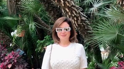 بعد خسارة وزنها.. إلهام شاهين تتألق على جبل لبنان