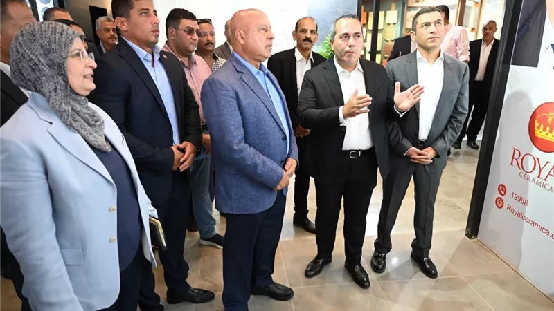 وزير الصناعة يتفقد مصانع بمدينة العبور لتعزيز الصناعة المصرية