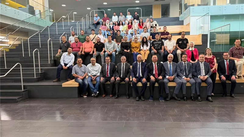 رئيس جامعة المنوفية يلتقي الطلاب المشاركين ببرامج التدريب الصيفي بجامعة لويفيل الأمريكية