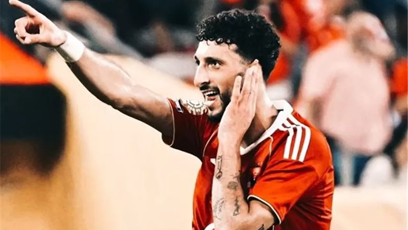 بعد رحيل وسام أبو علي.. هداف المنتخب الفلسطيني يدخل حسابات الأهلي
