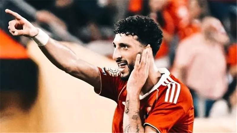 وسام أبو علي يودع الأهلي ويبلغ اللاعبين برحيله إلى كولومبوس الأمريكي (خاص)
