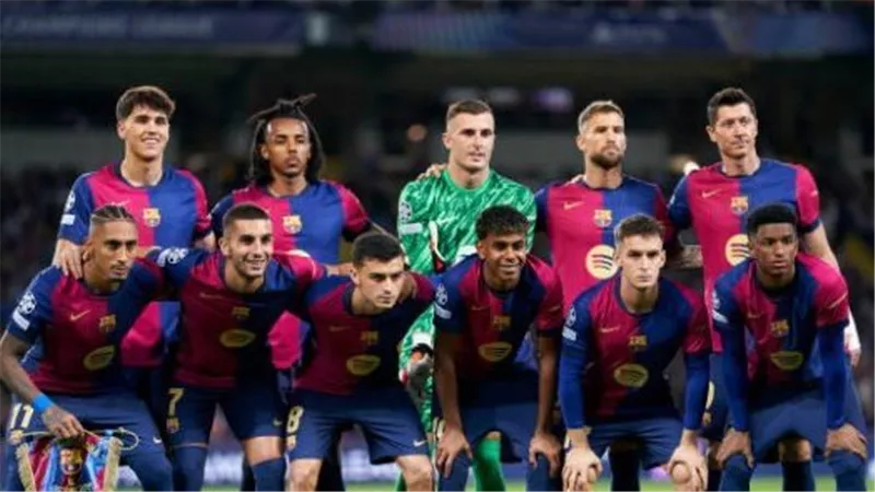 فليك يحدد أولوياته في برشلونة.. ظهير أيسر جديد على رأس صفقات الميركاتو