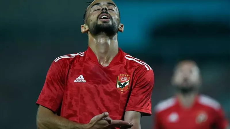 قرار الأهلي النهائي بشأن مصير أحمد عبدالقادر (خاص)