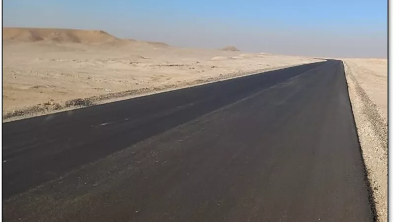 بعد تداول إشاعات عن طريق قفط/القصير.. وزارة النقل توضح الحقائق بالصور