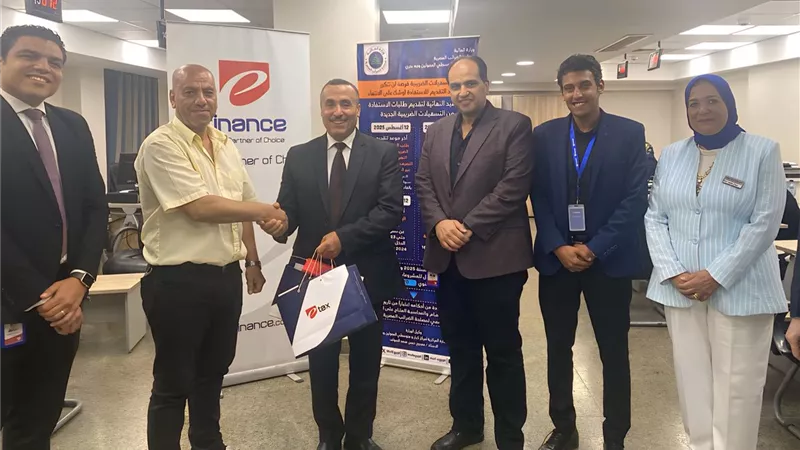 الضرائب تواصل دعم المشروعات الصغيرة: توزيع أجهزة نقاط البيع مجانا في الإسكندرية