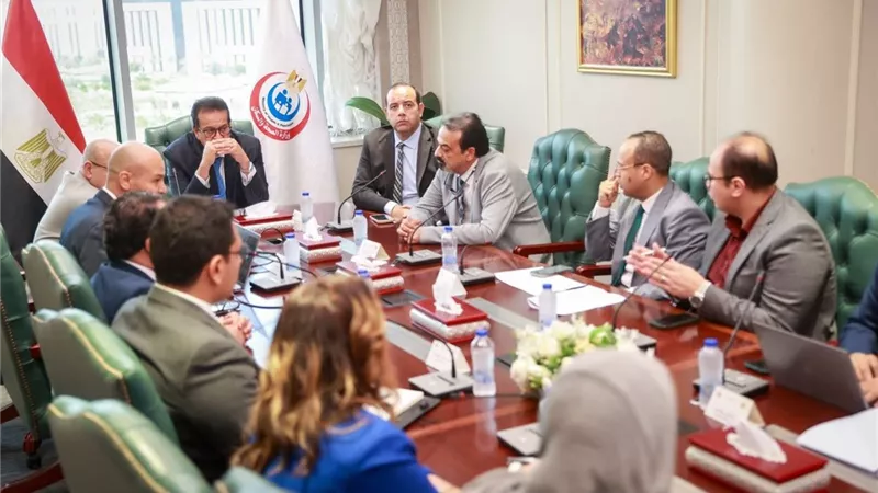وزير الصحة يعقد اجتماعًا مع ممثل 
