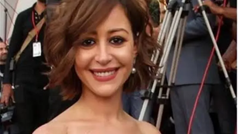  منة شلبي تحتفل بعيد ميلادها الـ43.. وفنانون: «كل سنة وأنتِ أحلى منجاية خلقها ربنا»