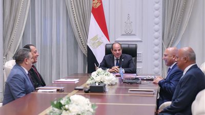 الرئيس السيسى يوجه بمُواصلة الجهود لتسريع وتيرة تنفيذ مشروعات إنشاء المحاور