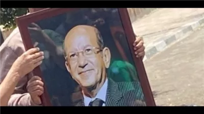 أسرته منعت التصوير في البداية.. بدء عزاء الفنان لطفي لبيب وسط حضور فني واسع
