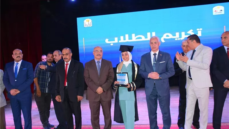 جامعة أسيوط تحتفل بتخريج دفعات من كلية علوم الرياضة