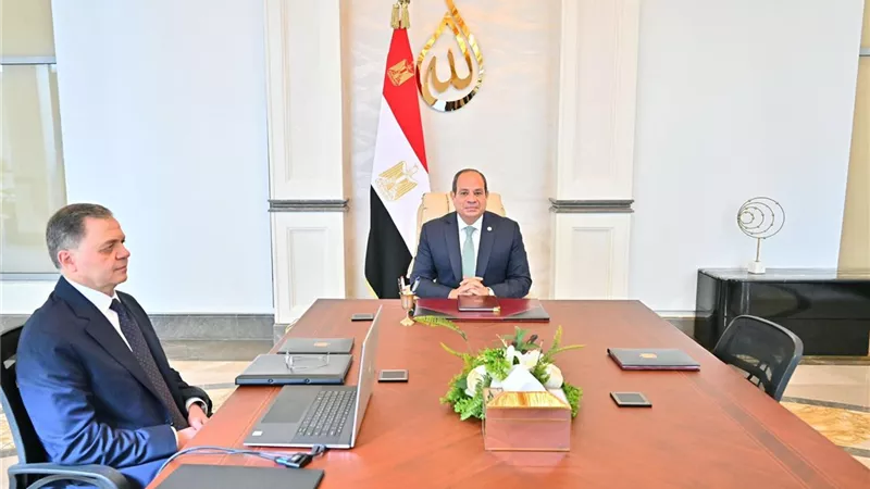 الرئيس السيسي يجتمع باللواء محمود توفيق وزير الداخلية