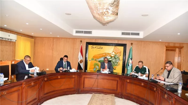 محافظ الفيوم يوجه بتكثيف عمل اللجان للانتهاء من الملفات في أقرب وقت