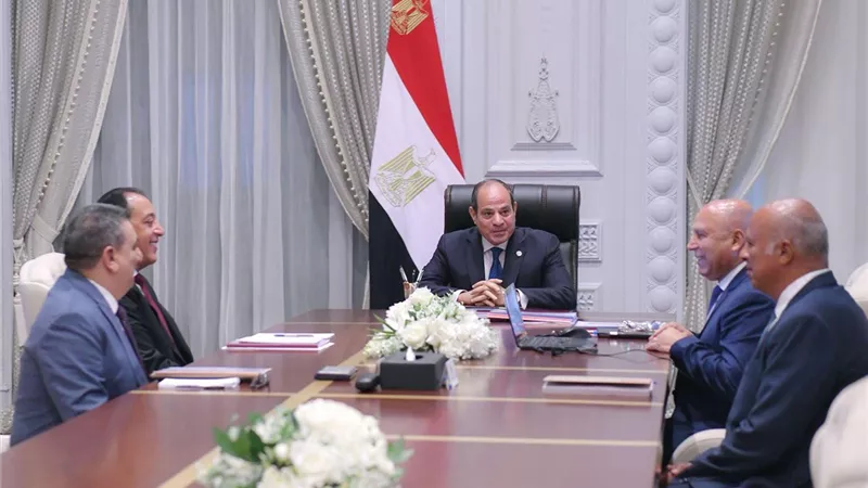 الرئيس السيسى يوجه بمُواصلة الجهود لتسريع وتيرة تنفيذ مشروعات إنشاء المحاور