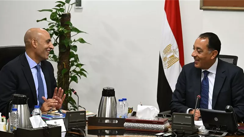 رئيس الوزراء يُتابع مع وزير التربية والتعليم عددًا من ملفات العمل