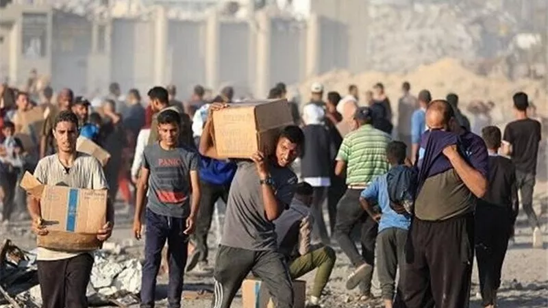 خبير علاقات دولية : السماح بدخول المساعدات لغزة.. محاولة لإمتصاص الغضب الدولي