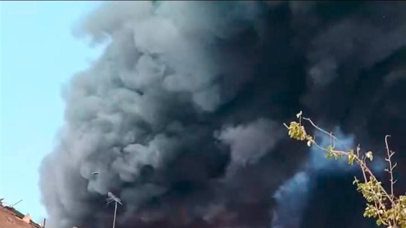  حريق هائل داخل مخازن