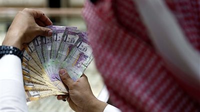 الريال بكام.. سعر العملات العربية أمام الجنيه اليوم الأحد 3-8-202