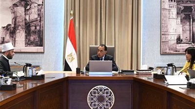رئيس الوزراء يتابع مع وزير الأوقاف خطط تطوير وإدارة أصول الوقف 