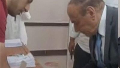 اللواء سمير فرج يدلي بصوته في انتخابات مجلس الشيوخ في اليوم الثاني للتصويت
