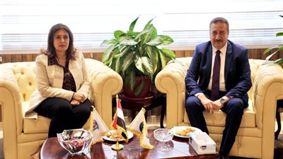 محافظ المنوفية يهنئ رئيس جامعة مدينة السادات على الجامعة الأهلية الجديدة 