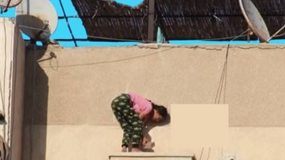 «البنت كانت هتروح فيها».. إيقاف مباراة في مصر بسبب تهور فتاة صغيرة أعلى منزلها