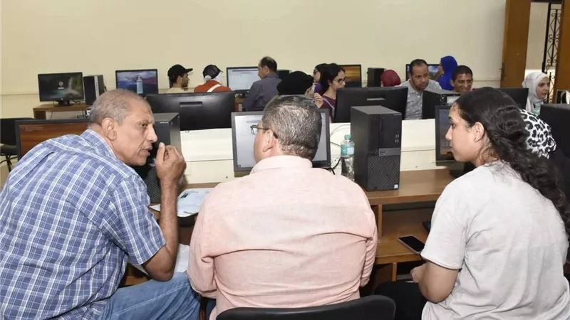 لليوم الرابع على التوالي.. معامل التنسيق في الجامعات تستقبل طلاب المرحلة الأولى 2025 لتسجيل رغباتهم| صور