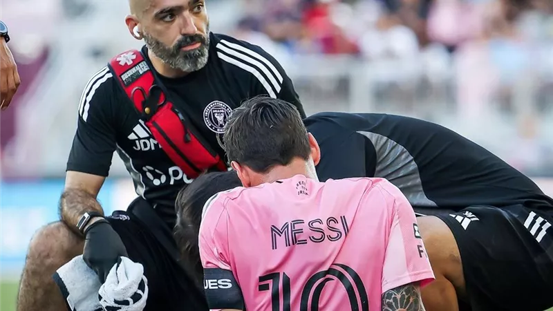 إصابة قوية لميسي في أوتار الركبة خلال مباراة إنتر ميامي ونيكاكسا بكأس الدوري الأمريكي