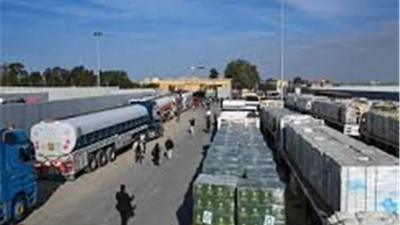 أزمة الوقود في غزة.. شاحنتان تحملان 107 طن وقود تدخل إلى غزة