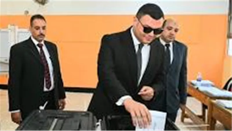 بعد الإدلاء بصوته.. وزير الإسكان يدعو المصريين للمشاركة في انتخابات الشيوخ