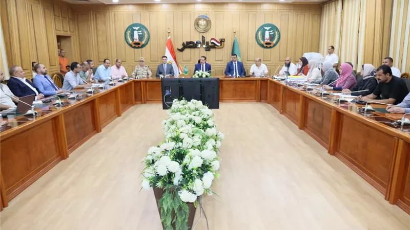 محافظ المنوفية يلتقي عدد من المستثمرين لمناقشة واستعراض أهم الفرص الاستثمارية 