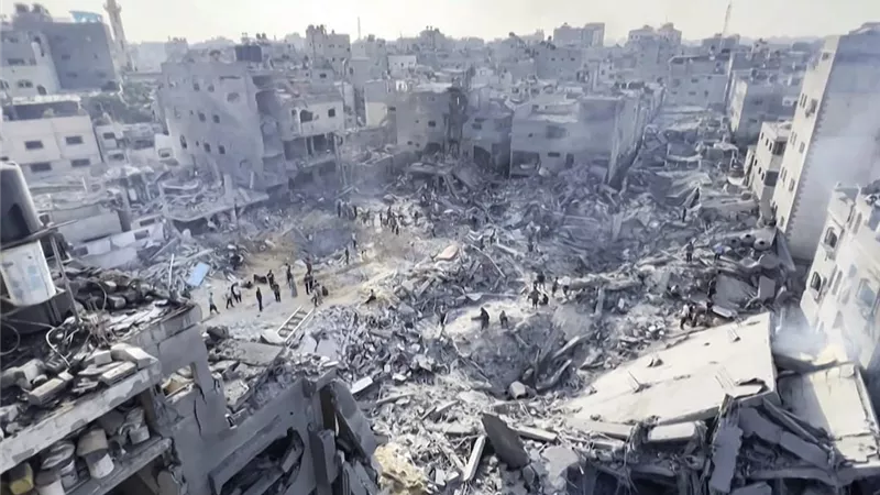 خبير قانون دولي: مستقبل غزة في إنشاء إدارة انتقالية بإشراف السلطة.. والانقسام يخدم إسرائيل
